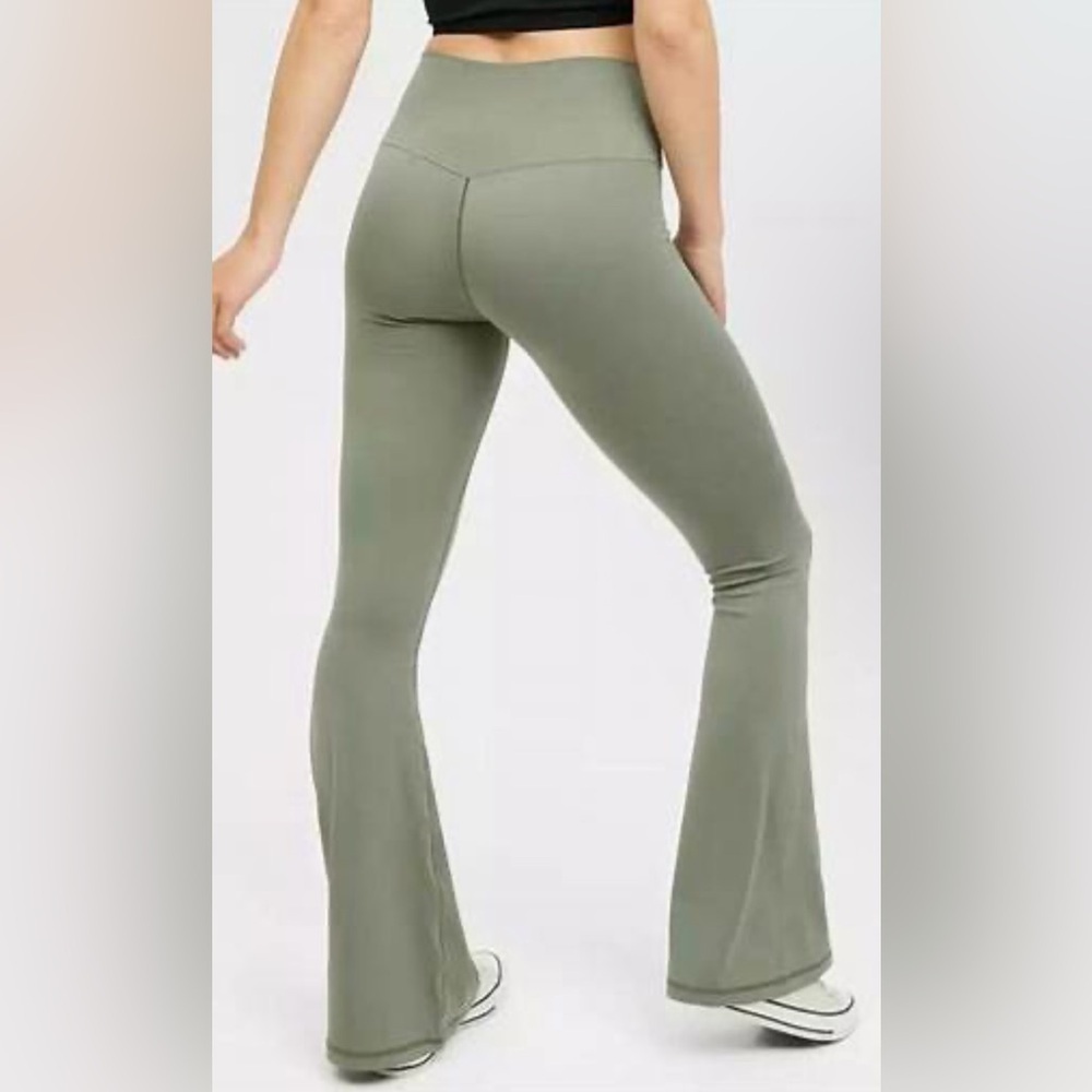 Aerie Offline Dark Sage Green Crossover Real Me Flare Hi Rise - Size S - Picture 3 of 7